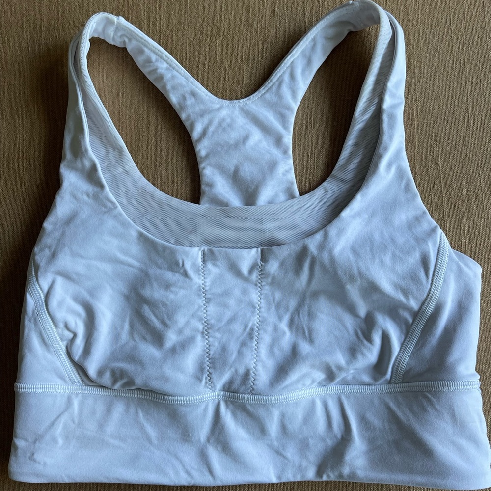 Lulu lemon sports bra has pockets!!